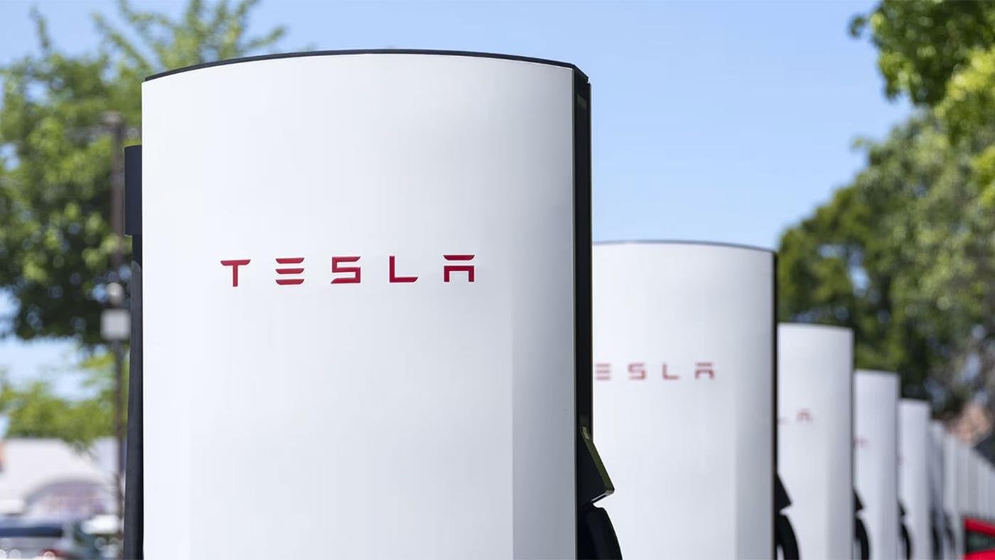 Tesla’nın 500 kW V4 Supercharger’ları Devreye Alındı: Elektrikli Araçlarda Şarj Devrimi