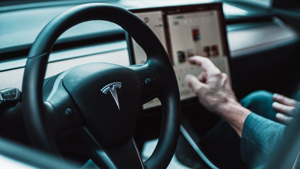 Tesla, Çin’de otonom sürüş için toplu davayla karşı karşıya
